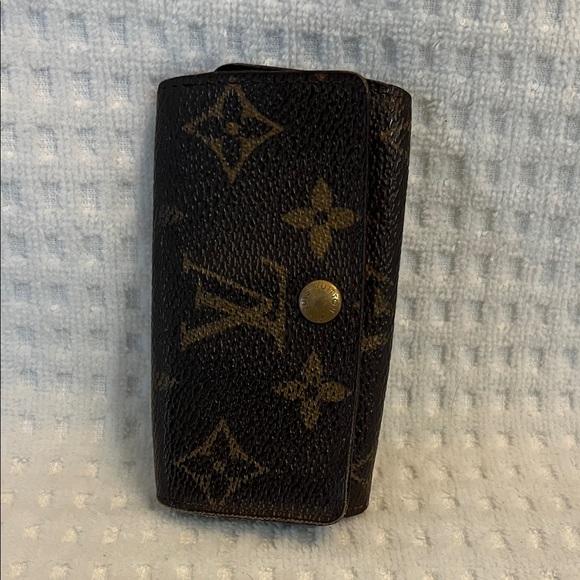 Louis Vuitton 4 Hook Key Holder - Picture 3 of 13
